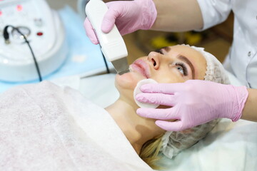 Naklejka premium facial skin rejuvenation procedure in the beautician's office