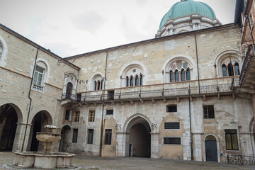 Obraz premium Palazzo Broletto di Brescia. Broletto palace which is now the public office of the town hall of Brescia is very old and is in Romanesque architecture. The large courtyard with a fountain in the center