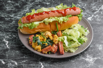 ソーセージのホットドッグ