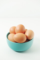 A bowl with chicken eggs	