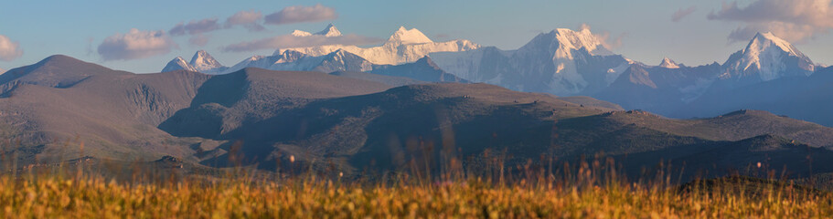 Obraz premium Belukha mountain is the highest point of the Altai mountains, blur foreground