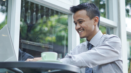 young Asian entrepreneurs looking at laptop