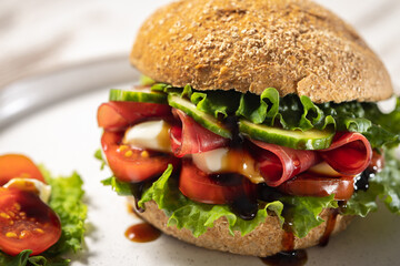 Sandwich with sliced dry-cured beef, cheese and vegetables, seasoned with soy sauce