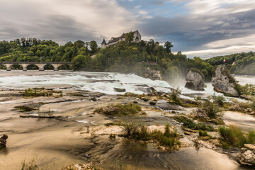 Rheinfall bei Schaffhausen bei Niedrigwasser, Schloss Laufen im Hintergrund, Neuhausen am...