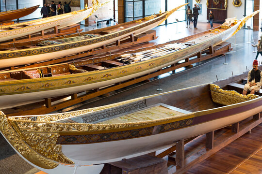ISTANBUL, TURKEY - 3 APRIL, 2016:Maritime Museum in Istanbul stabbing ancient boats Turkish sultans 
