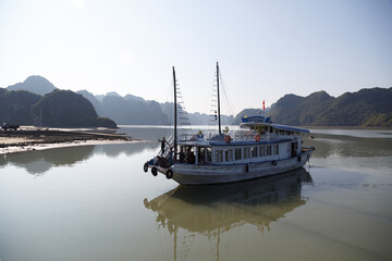 Fototapeta premium islands in Halong bay, north vietnam, summer