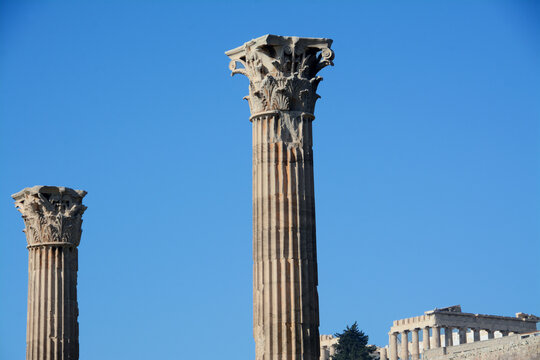 Athens is the cradle of classical civilization and philosophy. Also for the architecture temples, columns and capitals have spread in the Mediterranean civilizations. Here the Temple of Olympian Zeus.