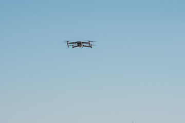 Fliegende Drohne im Himmel
