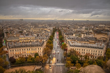 흐린날 오후 개선문에서 바라본 파리 시내 풍경