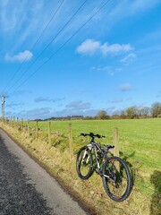 Fototapeta na wymiar bicycle in the countryside