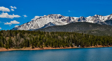 Fototapeta premium Panorama Snow-capped and forested mountains near a mountain lake, Pikes Peak Mountains in Colorado Spring, Colorado, US