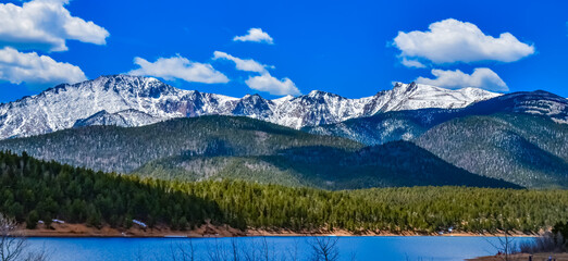 Fototapeta na wymiar Panorama Snow-capped and forested mountains near a mountain lake, Pikes Peak Mountains in Colorado Spring, Colorado, US