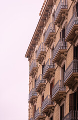 Obraz premium Patterns of balconies of a building in Barcelona