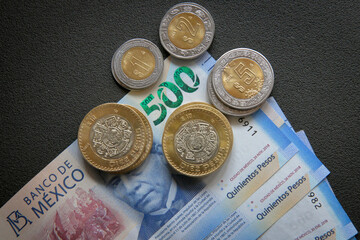Dinero Mexicano en billetes y monedas