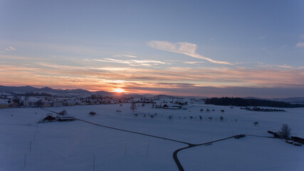 Schneelandschaft im Sonnenuntergang