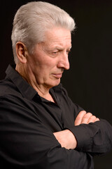 Obraz premium Close up portrait of thoughtful senior man