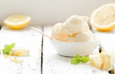 Zitronen Eiscreme Eis Eisbecher Sommer Zitrone Kugeleis Sorbet Zitronensorbet 