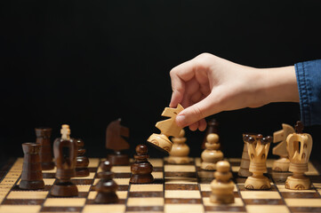 The white horse attacks a dark pawn