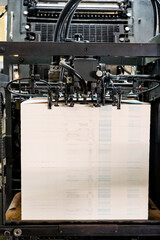 Offset printing machine feeder transfer metallic paper through the feeding table to the printing...
