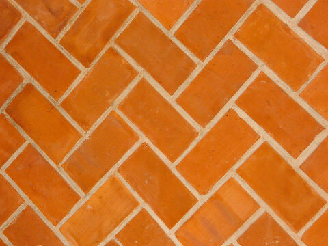 Muro de ladrillos formando patron en zigzag