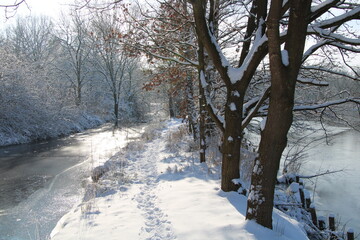 Hiking in winter after fresh snow falls, Northern Germany / Winterwanderung in Norddeutschland nach frischen Schneefällen