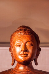 The head of the meditating Buddha is made of wood. (Siddhartha Gautama) 
