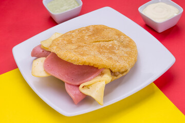 Arepas, reina pepia, caraotas negras daomida y gastronomía venezolana, restaurante de comida
