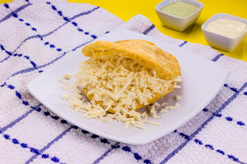Comida y gastronomía venezolana, restaurante de comida venezolana, arepa venezolana servido en...