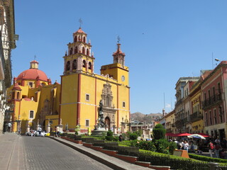 Fototapeta na wymiar old town square of Guanajuato, Mexico
