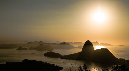 Fototapeta na wymiar sunset over the sea in Rio