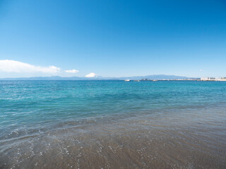 早春の相模湾と冠雪した富士山　2月　葉山町