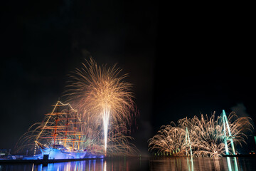 Fogos de artif&iacute;cio em Toyama.