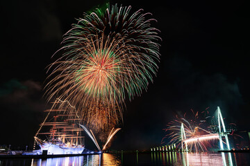 Fogos de artifício em Toyama.	
