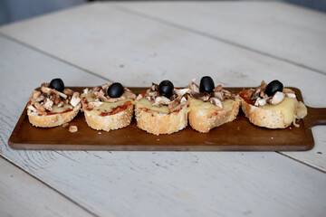 Bread with cheese, shrooms and black olive