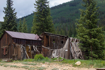 Obraz premium old wooden house