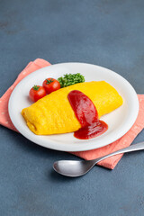 オムライスと青背景