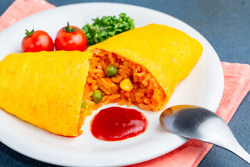 オムライスと青背景