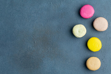 マカロンと青背景