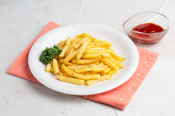 フライドポテトと白背景