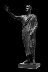 Obraz premium Statue of Roman statesman, lawyer, orator and philosopher. Isolated on black. Ancient antique roman sculpture