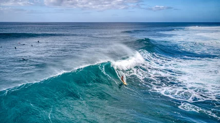 Zelfklevend Fotobehang Surfer Catches a Perfect Wave at Sunset Beach, Hawaii © Rotorhead 30A