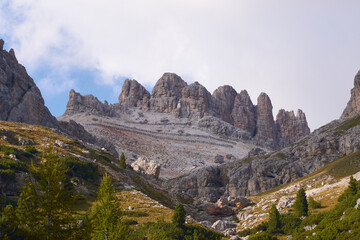 Auf dem Passo di Falzarego zwischen Cortina d’Ampezzo und Malga Castello am Refugio Col Gallina 