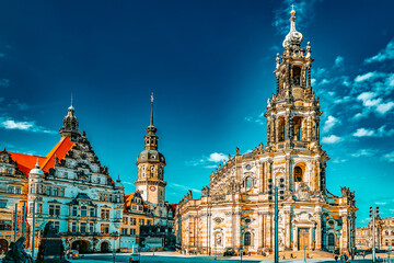 Fototapeta na wymiar DRESDEN, GERMANY- SEPTEMBER 08, 2015 :Dresden Frauenkirche (Church of Our Lady) is a Lutheran church in Dresden. Saxony, Germany.