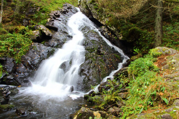 Fototapeta na wymiar waterfall flowing down the stones in karelia