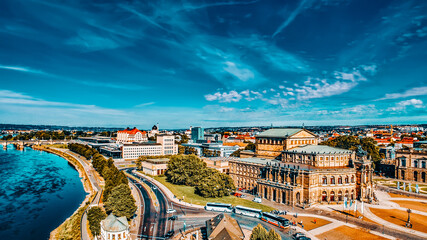 Obraz premium Semperoper is the opera house of the Sachsische Staatsoper Dresden (Saxon State Opera) and the concert hall of the Sachsische Staatskapelle Dresden. Saxony, Germany.