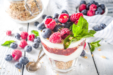 Yogurt parfafait with granola and berries