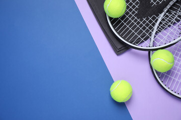 Tennis rackets and balls on color background, flat lay. Space for text