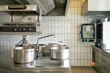 Groß Industrie Küche in einer Kantine für Angestelle	Gastronomie
