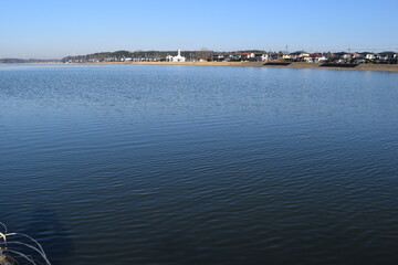 谷田川（やだがわ）／ 茨城県の南部を流れる谷田川は、牛久沼の北側に流入し、南側から流出して小貝川に合流する、利根川水系の一級河川です。東谷田川と呼ばれることもあり、牛久沼から流出した後の谷田川は、八間堀（はっかんぼり）と呼ばれています。