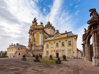 Fototapeta na wymiar Lviv. Cathedral of St. George on a sunny day.